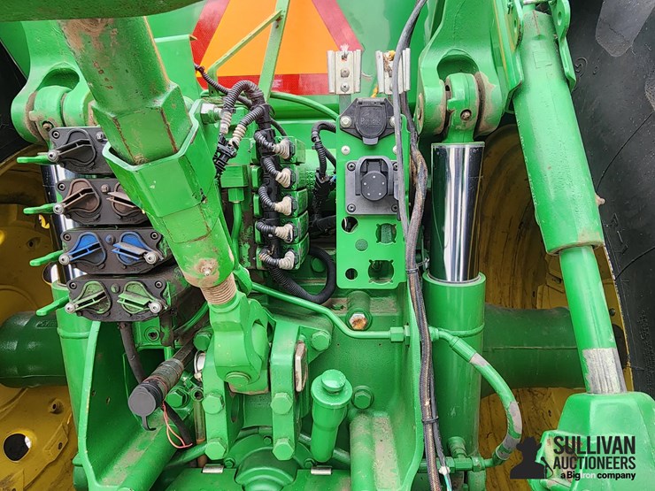 2010-john-deere-8225r-image-13