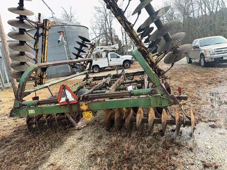 john-deere-230-image-40