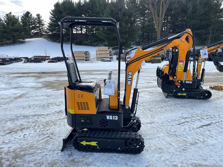 #204-•-miva-va13-mini-excavator-image-4