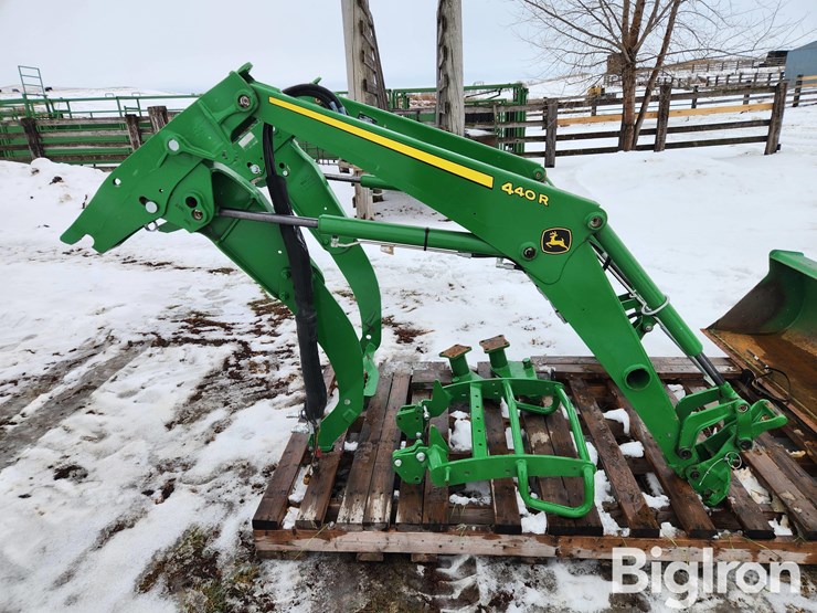 2024-john-deere-440r-image-4