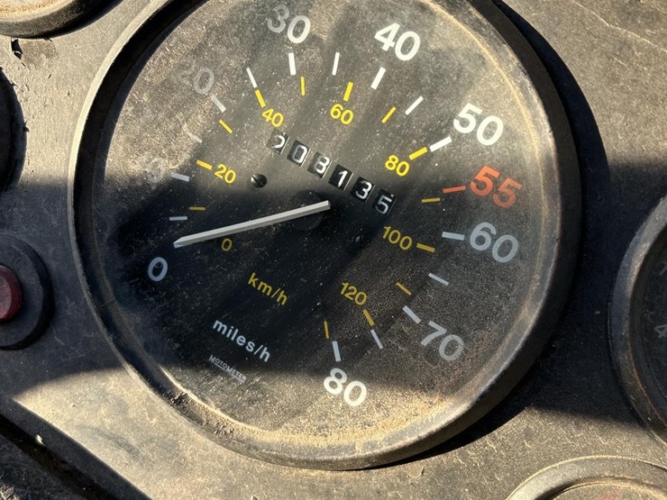 2016-volvo-f613-image-27