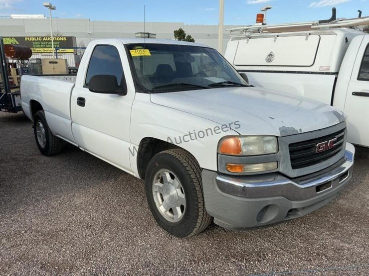 2006-gmc-sierra-1500-image-1