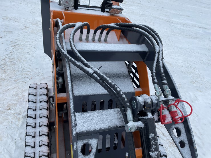 #310-•-new-land-hero-mini-skid-steer-loader-image-10