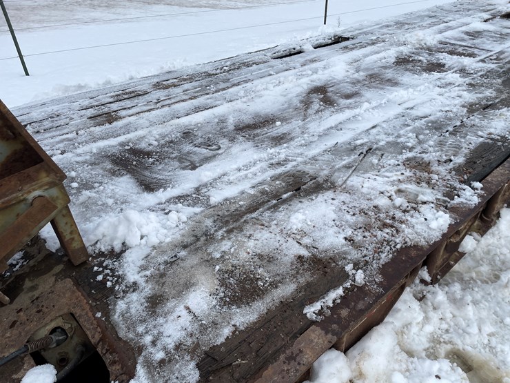 #1012-•-32'-lowboy-semi-trailer-(no-title,-for-parts)-image-18