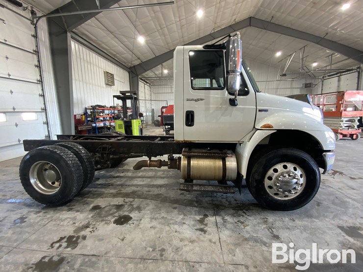 2013-international-4400-image-4