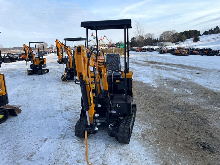 #200-•-miva-va15-mini-excavator-image-2