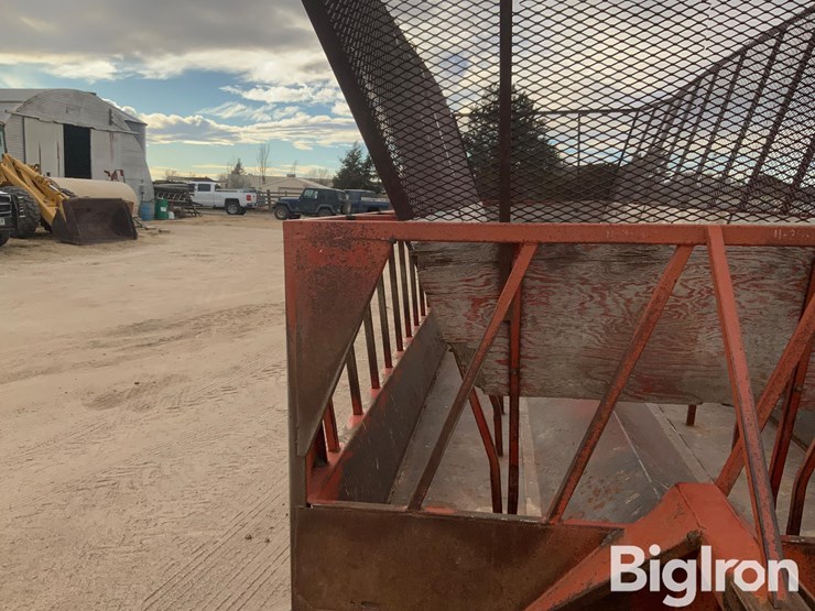 econo-grazer-bale-feeder-wagon-image-13