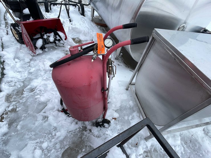 #3525-•-110-lb.-sand-blaster-image-6