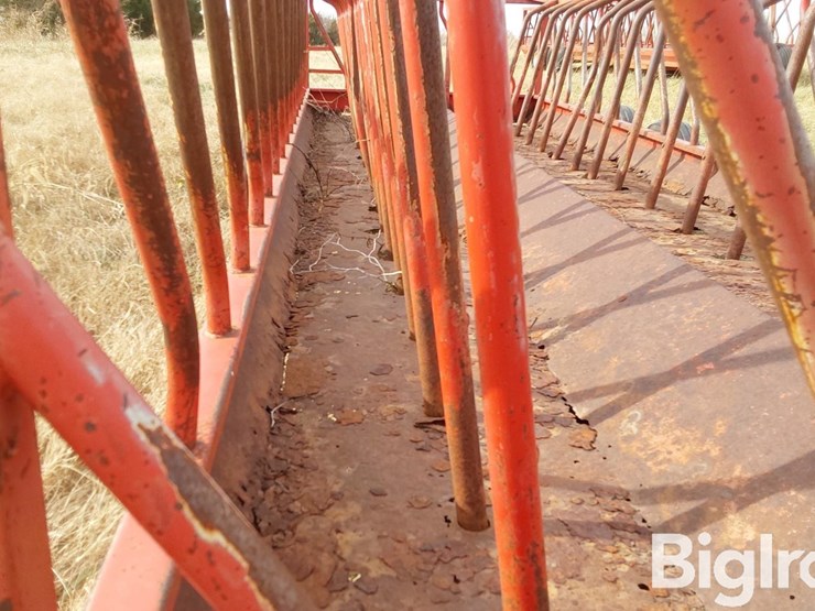 apache-wfw24a2-24'-feeder-wagon-image-10