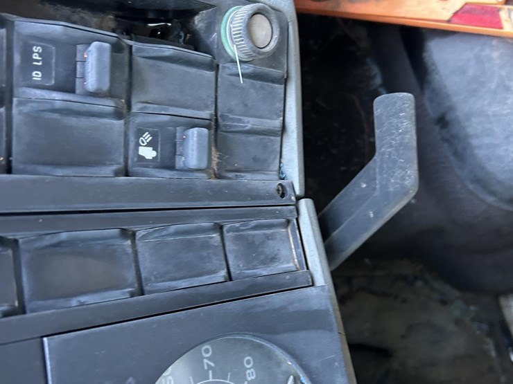 1989-volvo-fe6-image-23