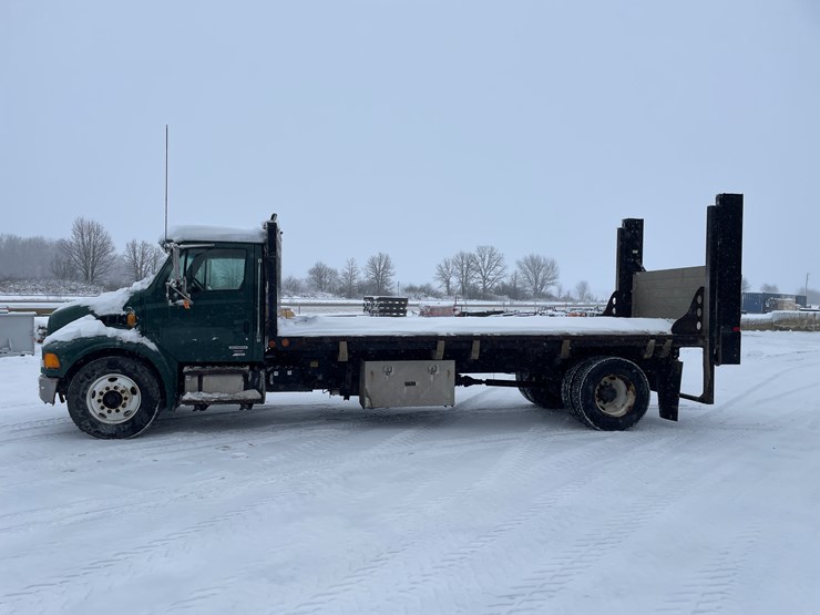 #400-•-2006-sterling-straight-truck-(has-wi-title)-image-7