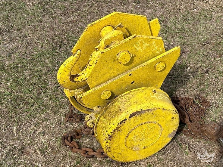 yale-spur-geared-block-2-ton-chain-hoist-image-2