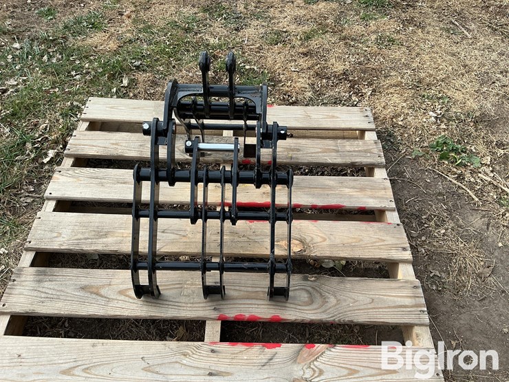 mini-excavator-grapple-image-2