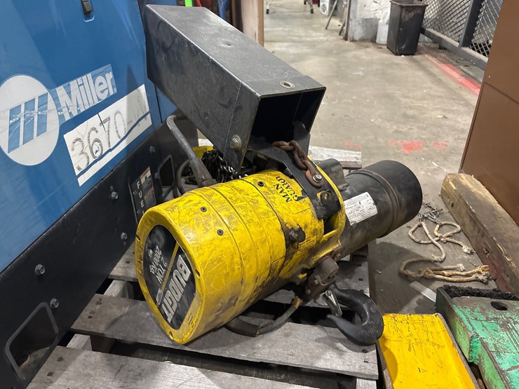 #142-•-budgit-2-ton-hoist-image-1