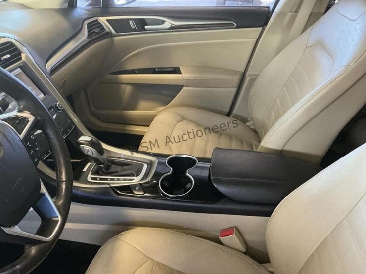 2015-ford-fusion-hybrid-sdn-image-21