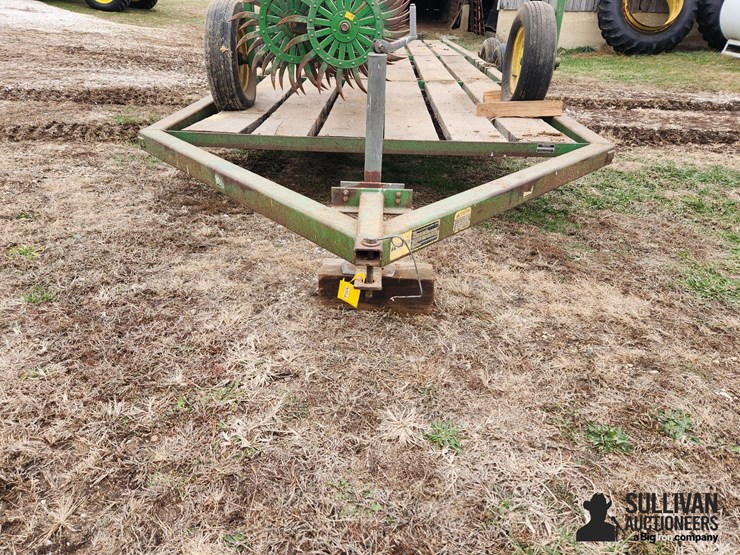 john-deere-donahue-t/a-implement-trailer-image-2