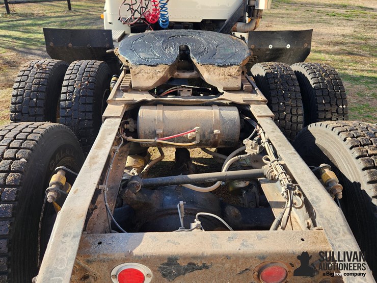 1997-freightliner-fld120-image-10