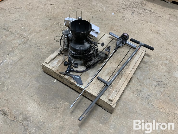 davis-vantage-pro-2-weather-station-&-soil-tools-image-1