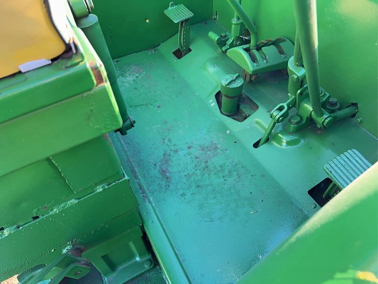 john-deere-830-image-51