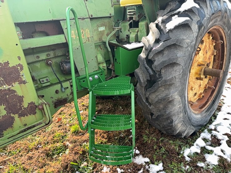 john-deere-4320-image-40