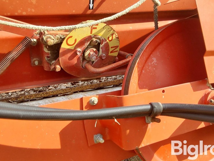 new-holland-680-image-11