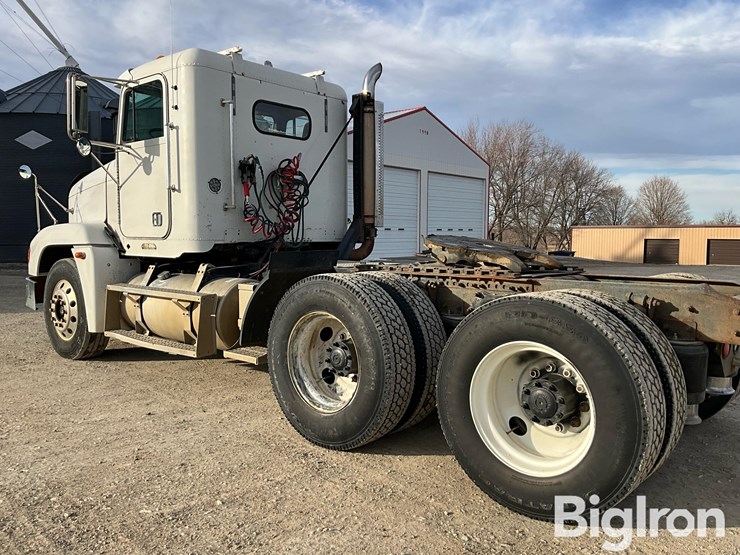 1999-freightliner-fld120-image-7