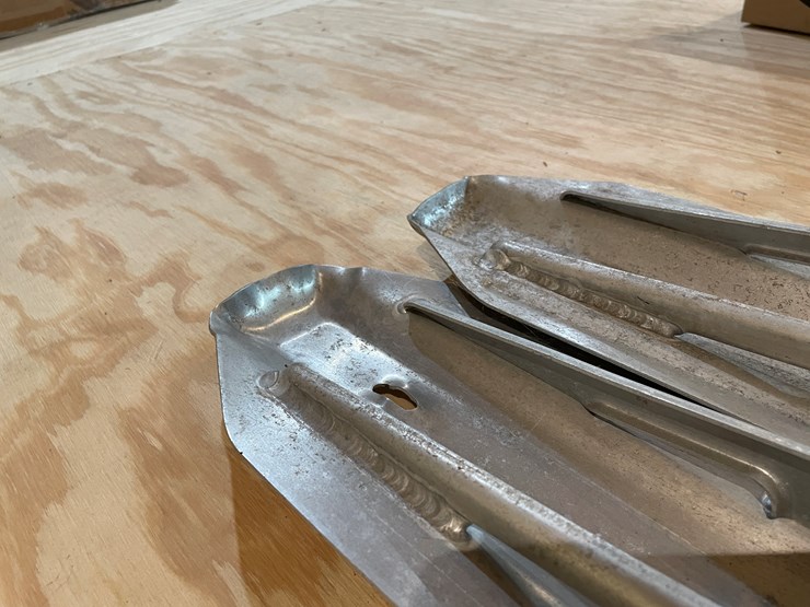 #3854-•-pair-of-lightweight-aluminum-ski's-image-4