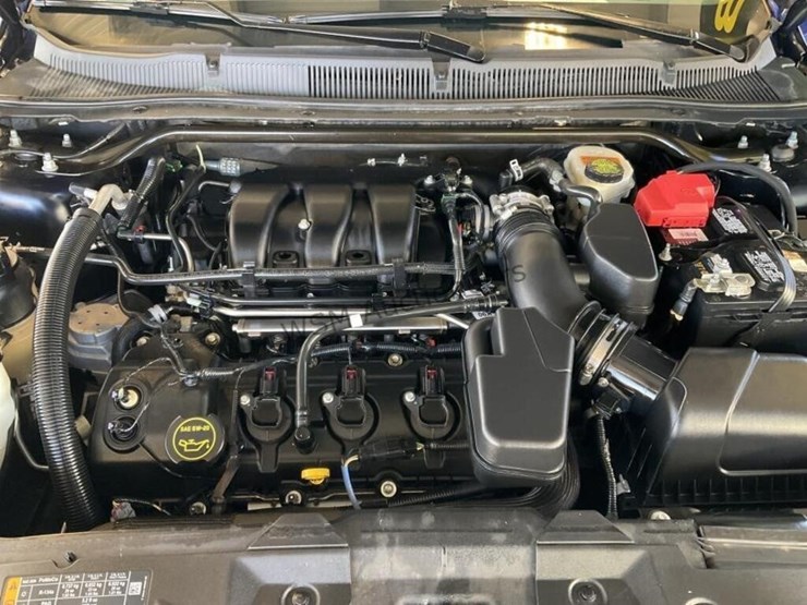 2015-ford-taurus-sdn-image-10