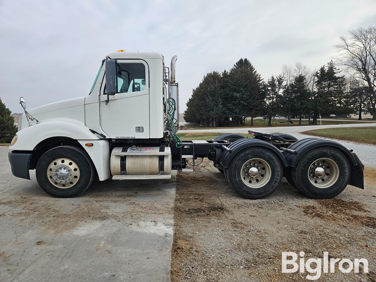 2005-freightliner-columbia-120-image-8
