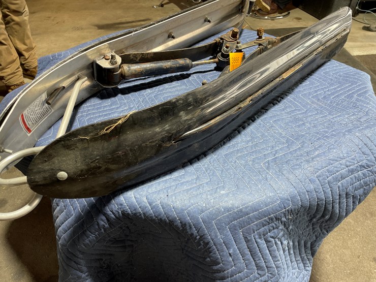 #3866-•-pair-of-aluminum-ski's-image-7