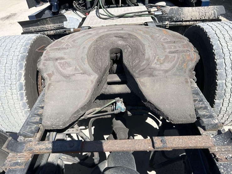 2017-freightliner-cascadia-125-image-19