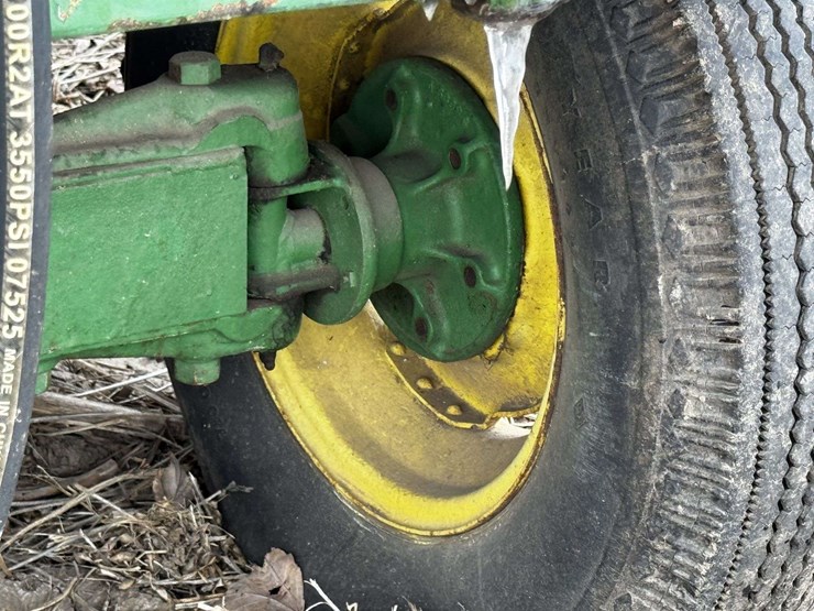 heider-12'-box-wagon-on-john-deere-running-gear-image-13