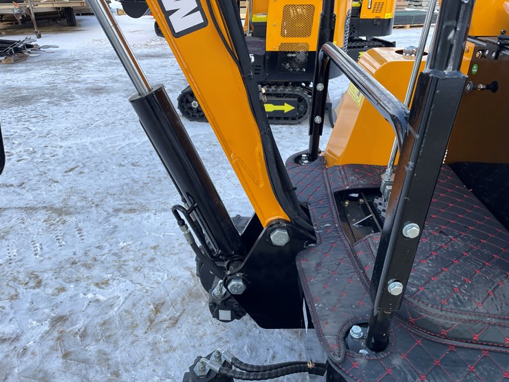 #200-•-miva-va15-mini-excavator-image-26