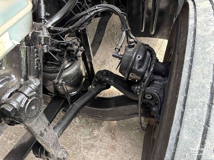 2014-freightliner-cascadia-125-image-30