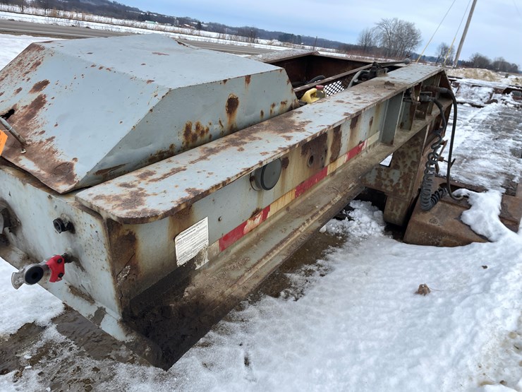 #1012-•-32'-lowboy-semi-trailer-(no-title,-for-parts)-image-12