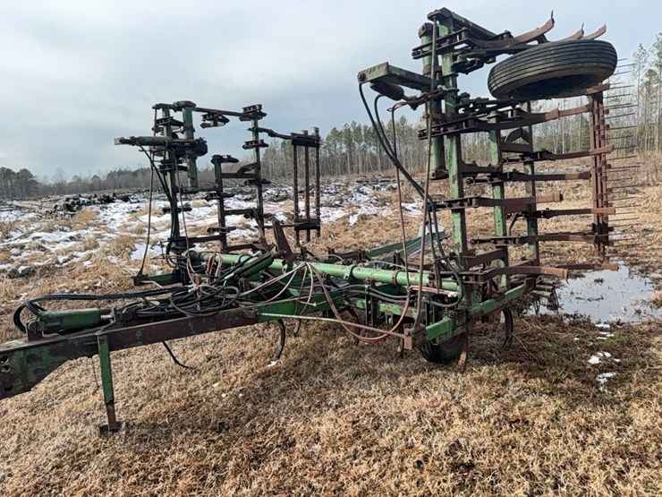 john-deere-pull-type-3-section-field-cultivator,-24';-located-at-7241-roxbury-rd,-charles-city,-va,-please-call-804.837.9940-or-804.651.4404-with-questions-image-6