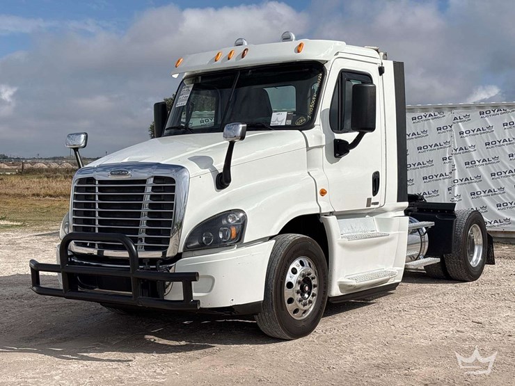 2014-freightliner-cascadia-125-image-1