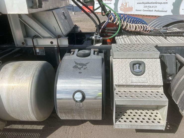 2016-peterbilt-579-image-28