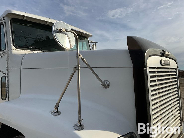 1999-freightliner-fld120-image-18