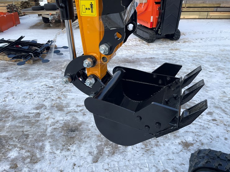 #202-•-miva-va15-mini-excavator-image-30