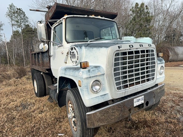 1982-ford-8000-image-4