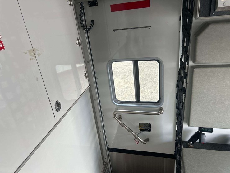 2013-ford-f550-image-26