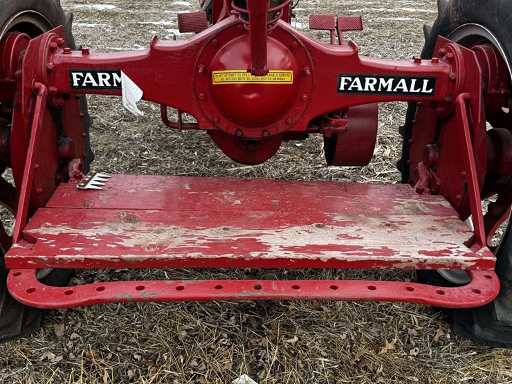 farmall-f-20-narrow-front-on-rubber-image-63