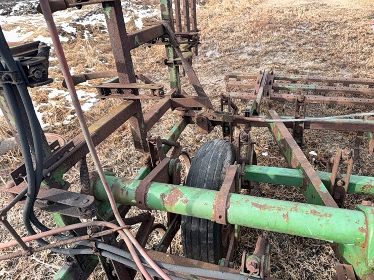 john-deere-pull-type-3-section-field-cultivator,-24';-located-at-7241-roxbury-rd,-charles-city,-va,-please-call-804.837.9940-or-804.651.4404-with-questions-image-47