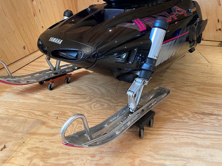 #3790-•-1992-yamaha-v-max-4-snowmobile-image-6