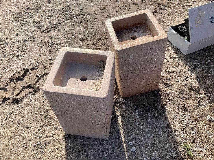 2-square-concrete-cigarette-receptacle-image-3