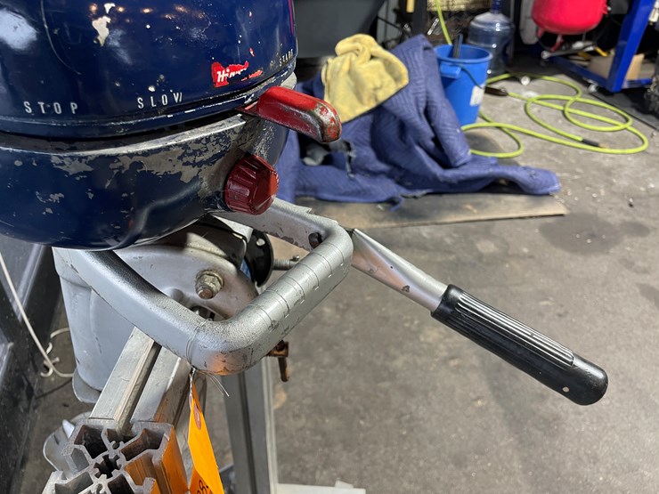 #3835-•-hiawatha-vintage-outboard-boat-motor-image-7