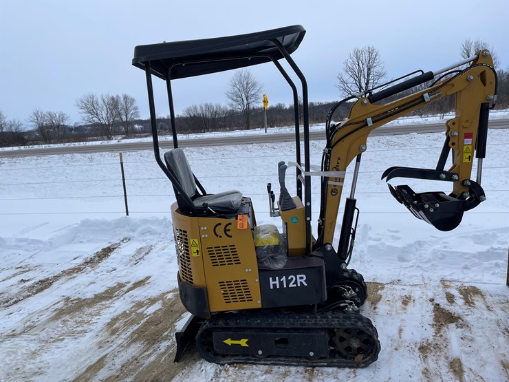 #205-•-new-cfg-industrial-mini-excavator-image-4