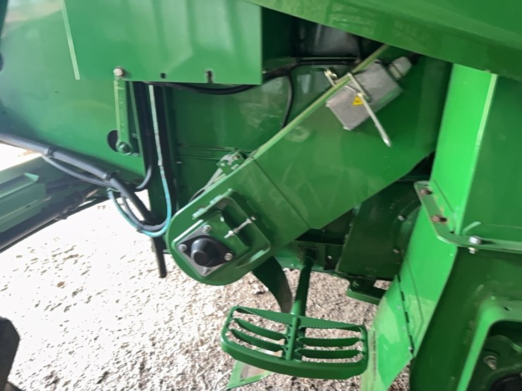 2015-john-deere-s670-image-16