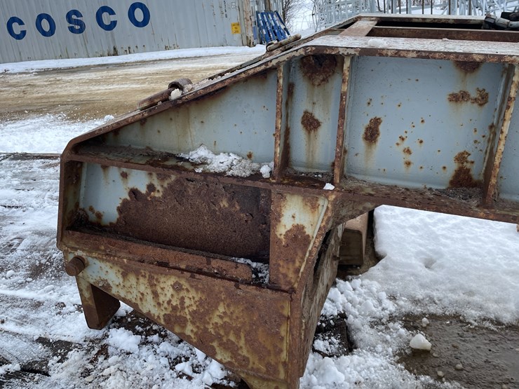 #1012-•-32'-lowboy-semi-trailer-(no-title,-for-parts)-image-8